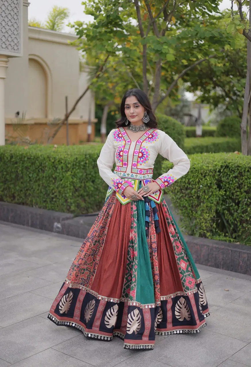 Cotton Lehenga Blouse Dupatta Set with Gota Real Mirror Lace Kutchi Gamthi Embroidery — Wholesale Lehenga, Vardan Ethnic wholesale from Surat — Photo 9