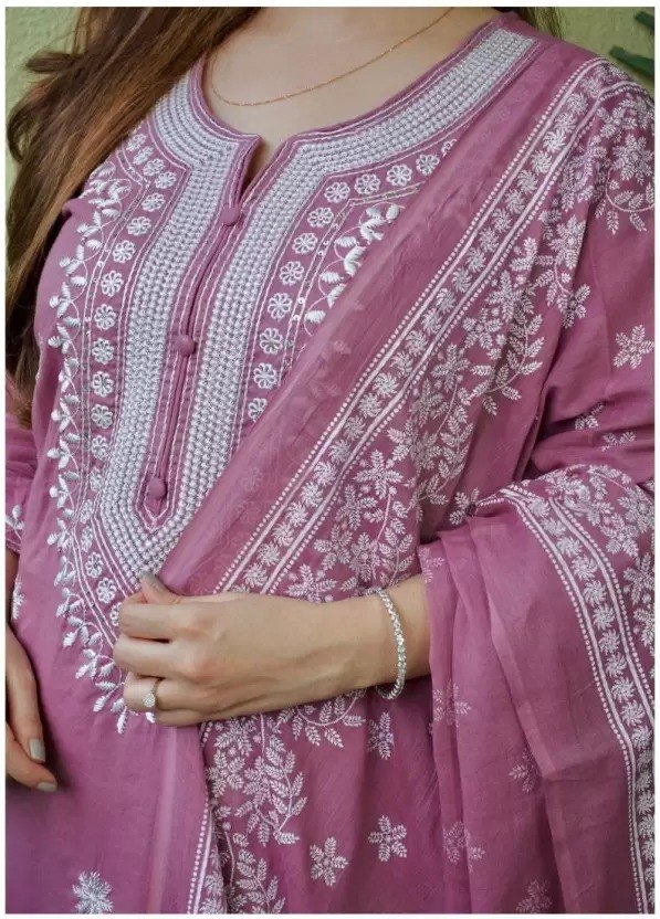 Md Mahi 406 Viscose Rayon Embroidered Kurti Set — Wholesale Kurtis, Vardan Ethnic wholesale from Surat — Photo 7