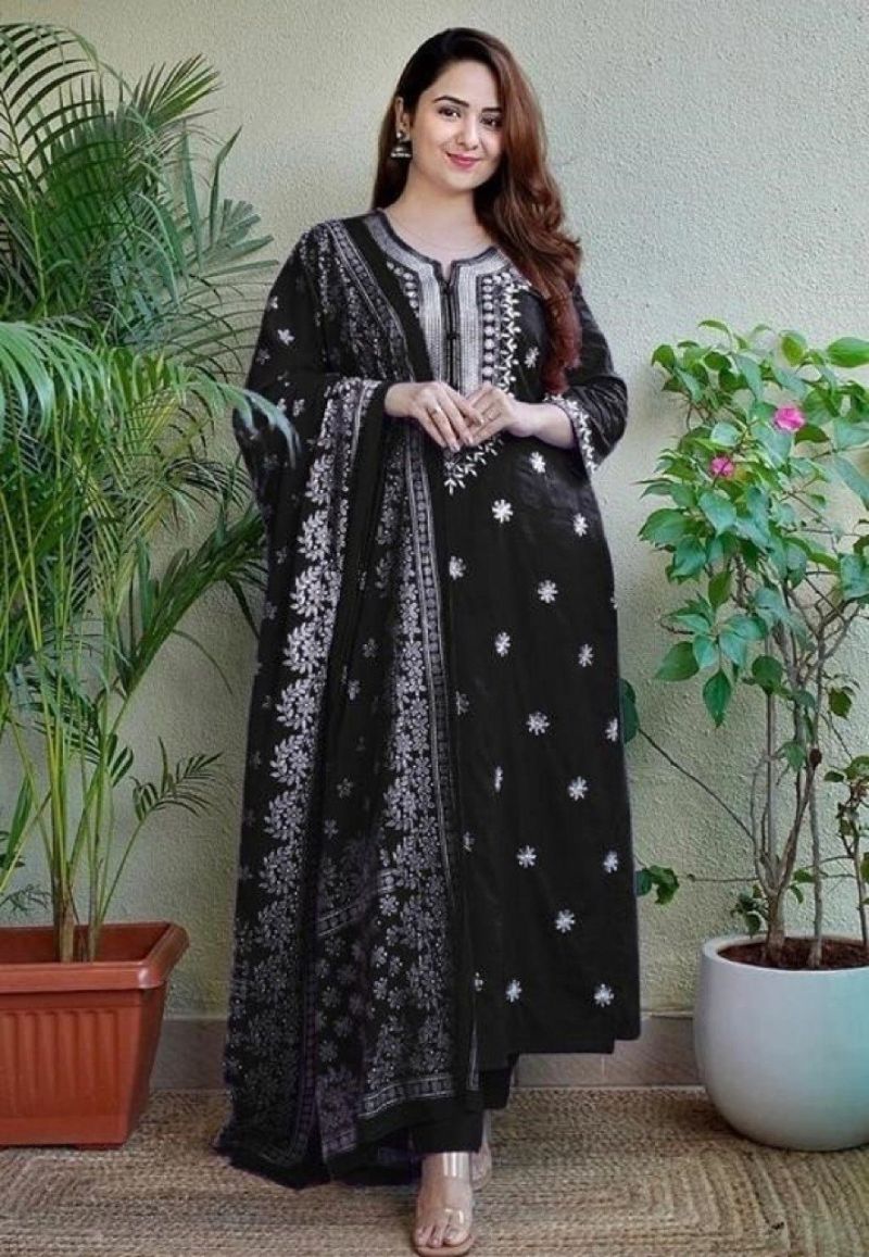 Md Mahi 406 Viscose Rayon Embroidered Kurti Set — Wholesale Kurtis, Vardan Ethnic wholesale from Surat — Photo 10