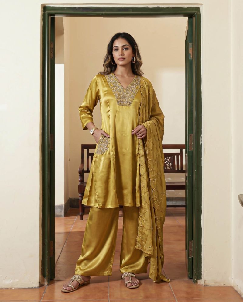 Naisha K 1369 Roman Glass Embroidered Anarkali Short Kurti With Bottom Dupatta — Wholesale Kurtis, Vardan Ethnic wholesale from Surat — Photo 3