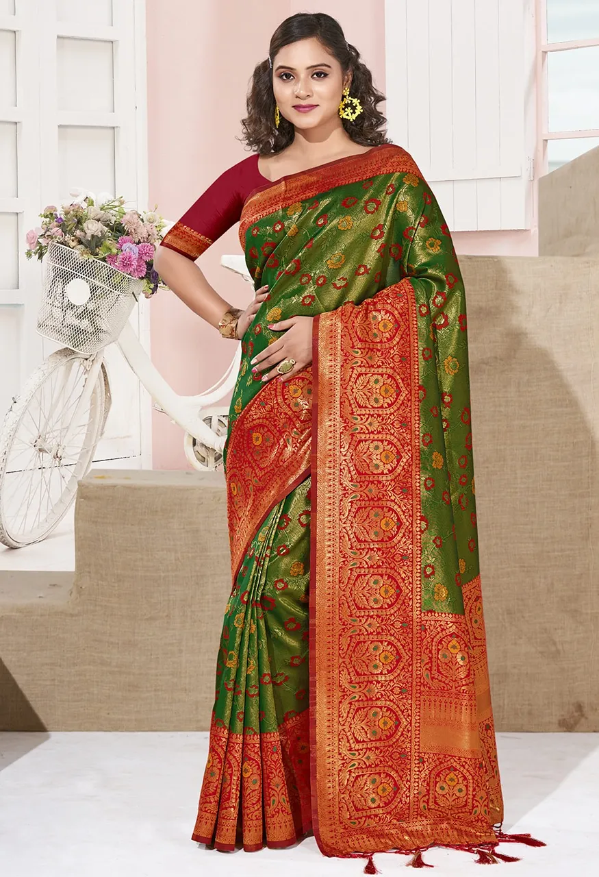 Bunawat Panchi Patola Silk Saree with Patola Silk Blouse — Singles, Bunawat wholesale from Surat — Photo 2