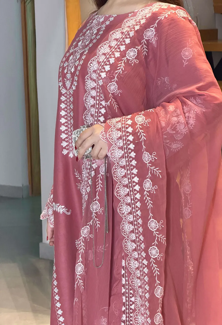 LG 2151 Chanderi Silk Beautiful Pakistani Style Kurti Pant With Dupatta Set — Wholesale Kurtis, Vardan Ethnic wholesale from Surat — Photo 4