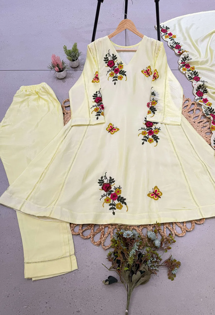 LG 2152 Chinon Beautiful Designer Look Kurti Pant And Dupatta Set — Wholesale Readymade Suit, Vardan Ethnic wholesale from Surat — Photo 10