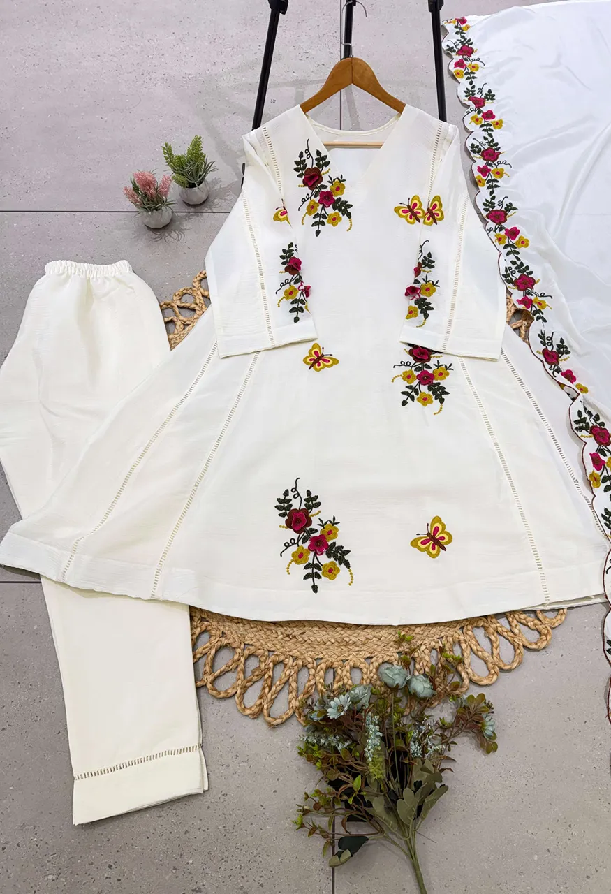 LG 2152 Chinon Beautiful Designer Look Kurti Pant And Dupatta Set — Wholesale Readymade Suit, Vardan Ethnic wholesale from Surat — Photo 12