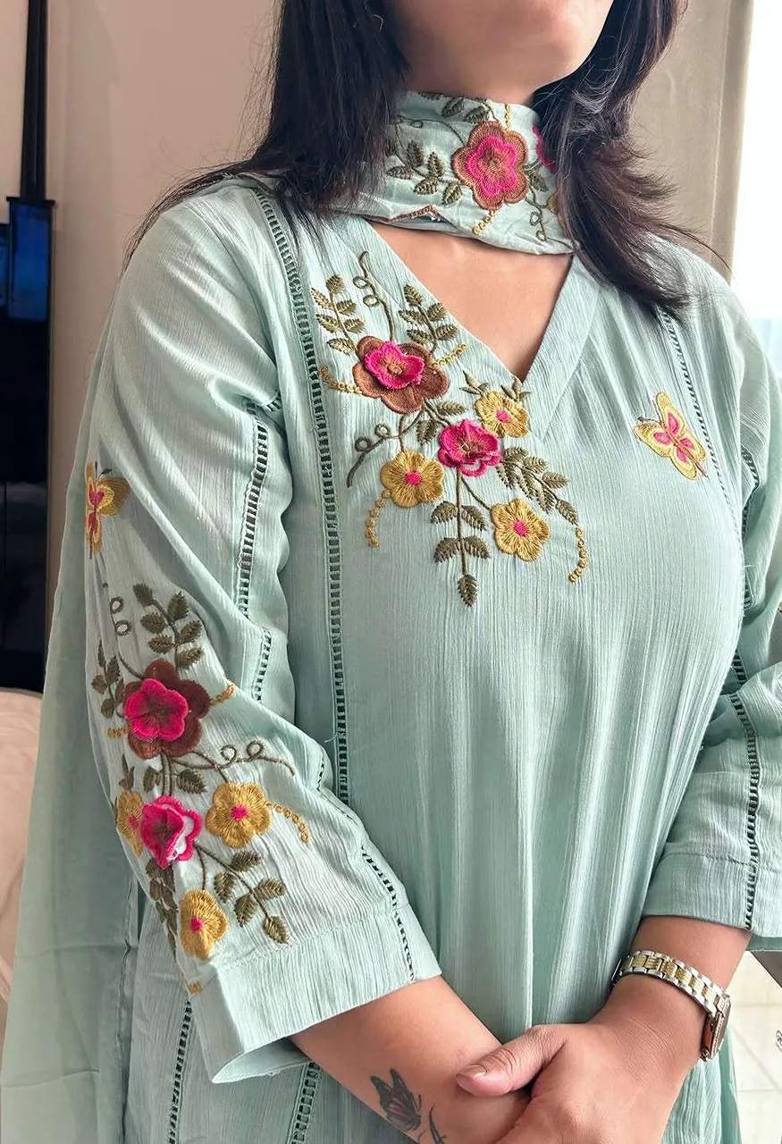 LG 2152 Chinon Beautiful Designer Look Kurti Pant And Dupatta Set — Wholesale Readymade Suit, Vardan Ethnic wholesale from Surat — Photo 6