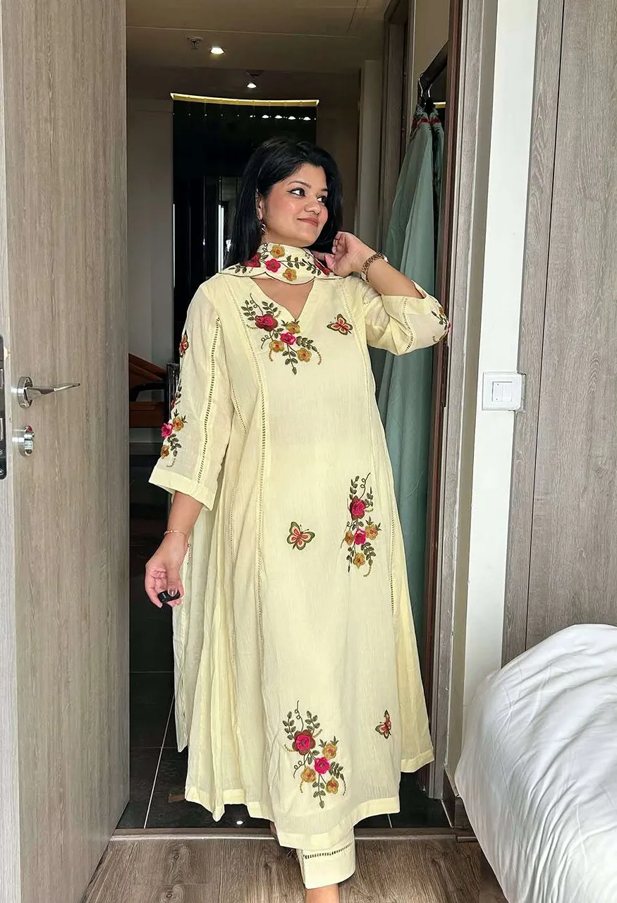 LG 2152 Chinon Beautiful Designer Look Kurti Pant And Dupatta Set — Wholesale Readymade Suit, Vardan Ethnic wholesale from Surat — Photo 8