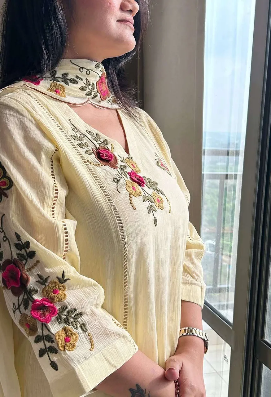 LG 2152 Chinon Beautiful Designer Look Kurti Pant And Dupatta Set — Wholesale Readymade Suit, Vardan Ethnic wholesale from Surat — Photo 9