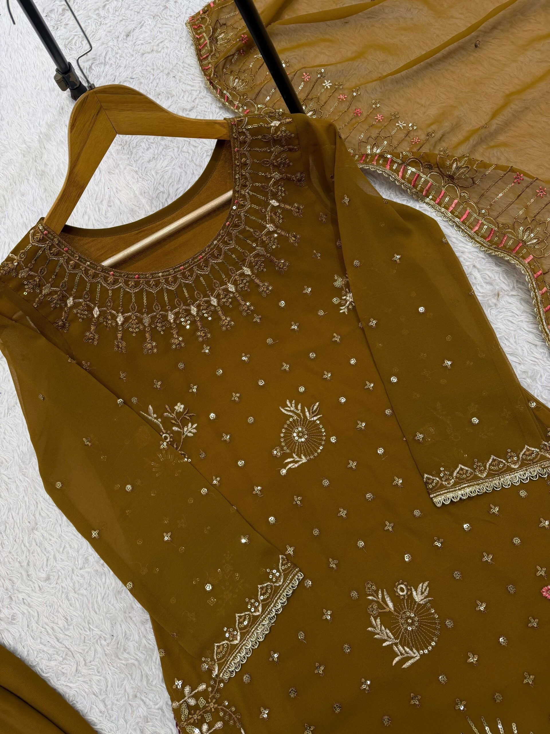LG 2159 Georgette Sequence Embroidery Designer Work Festive Wear Ladies Suit — Wholesale Salwar Suits, Vardan Ethnic wholesale from Surat — Photo 5