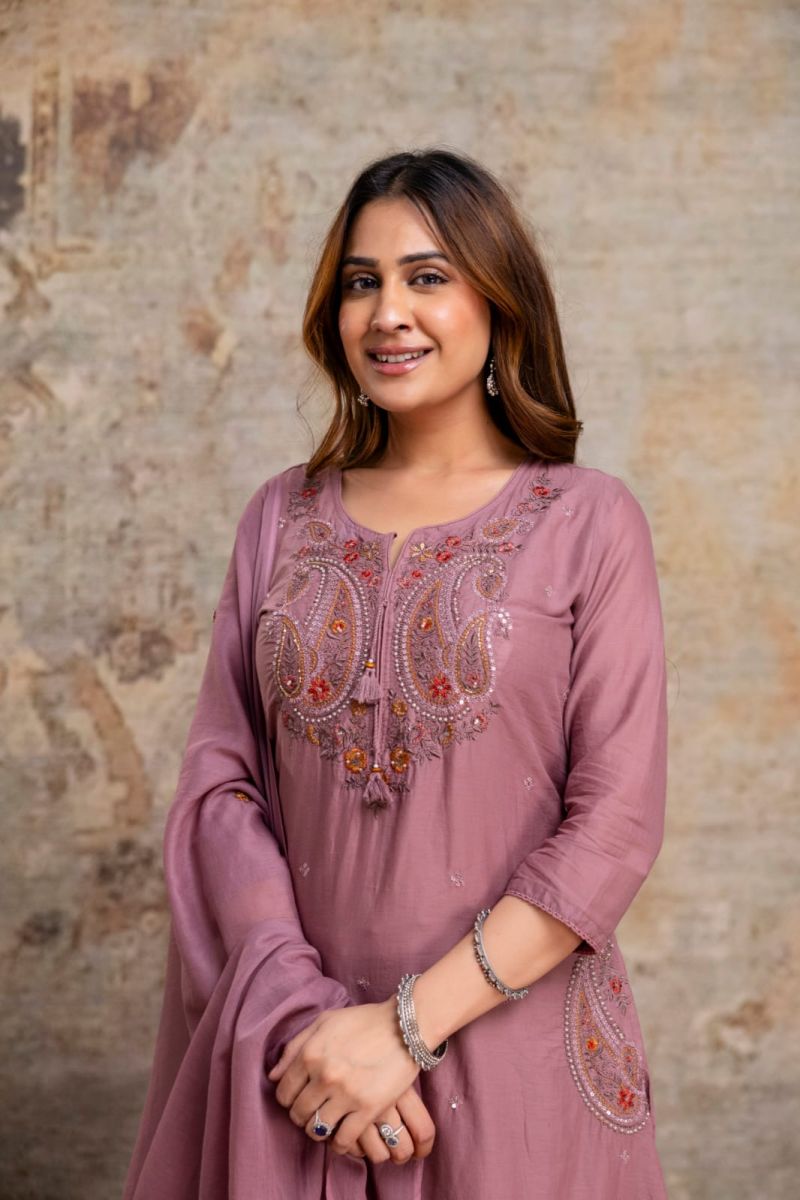 Naisha K 1439 Mul Mul Embroidered Fancy Kurti With Bottom Dupatta Set — Wholesale Kurtis, Vardan Ethnic wholesale from Surat — view 5