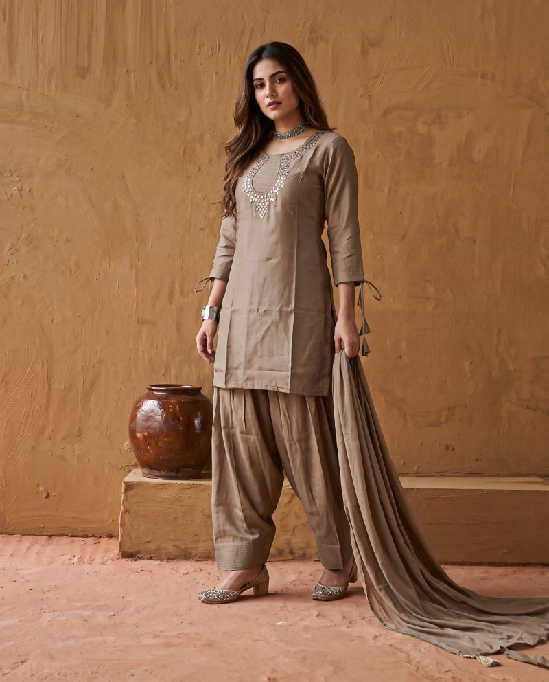 Naisha K 1450 Roman Manual Work Farshi Salwar Suit Collection — Wholesale Kurtis, Vardan Ethnic wholesale from Surat — Photo 5