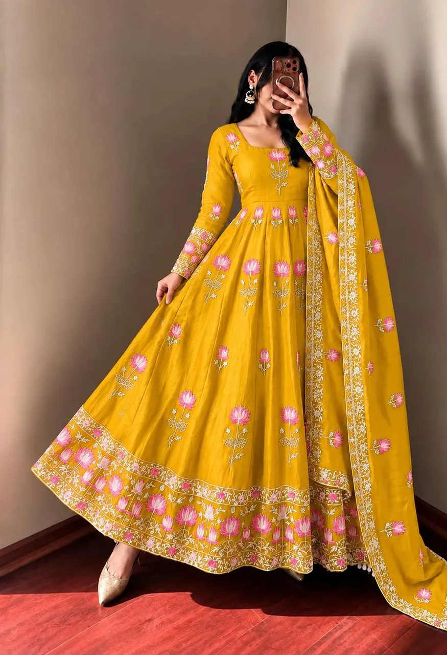 Sr 1724 Silk Heavy Sequence Embroidery Designer Party Wear Gown Suit — Wholesale Readymade Suit, Bandhani Palace wholesale from Surat — Photo 6